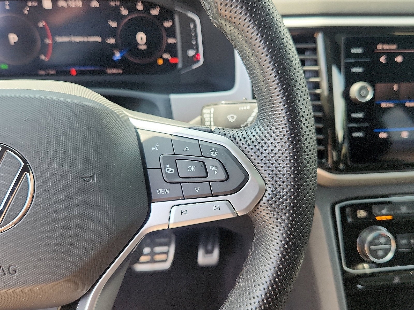 2023 Volkswagen Atlas Cross Sport 2.0T SEL R-Line