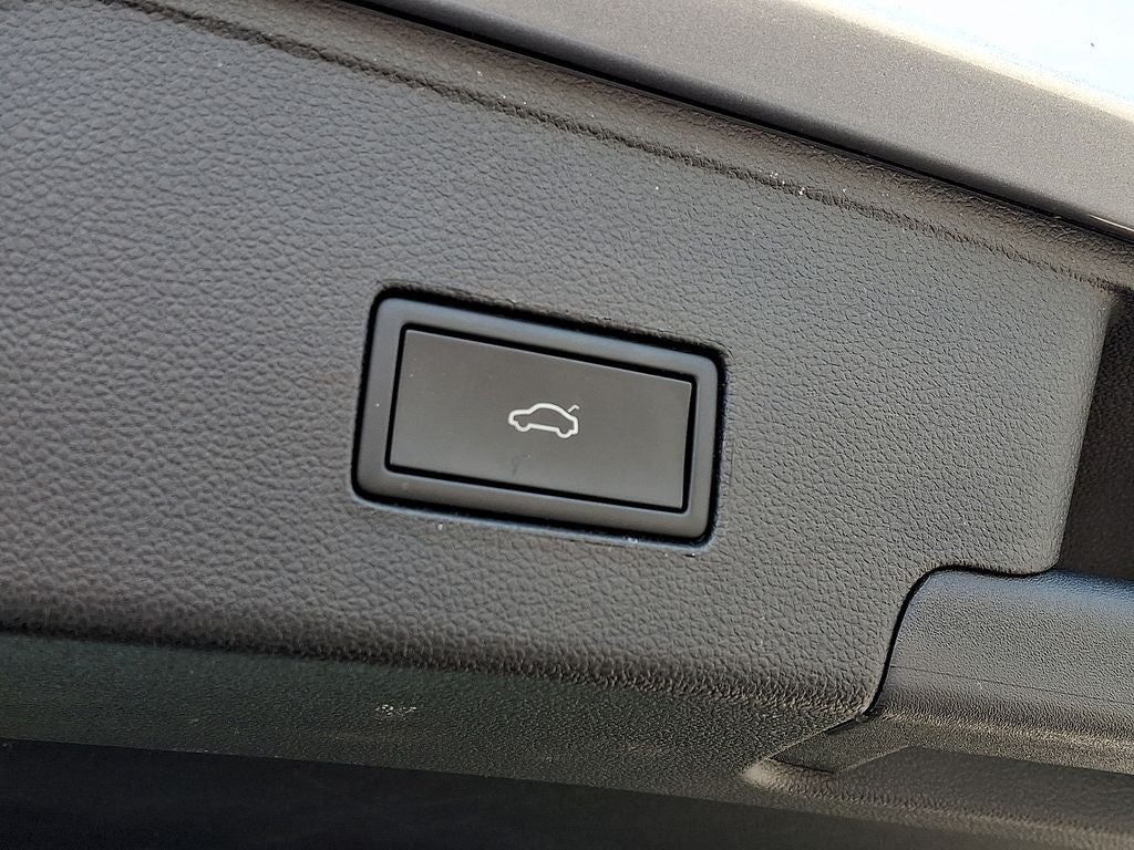 2023 Volkswagen Atlas Cross Sport 3.6L V6 SEL R-Line