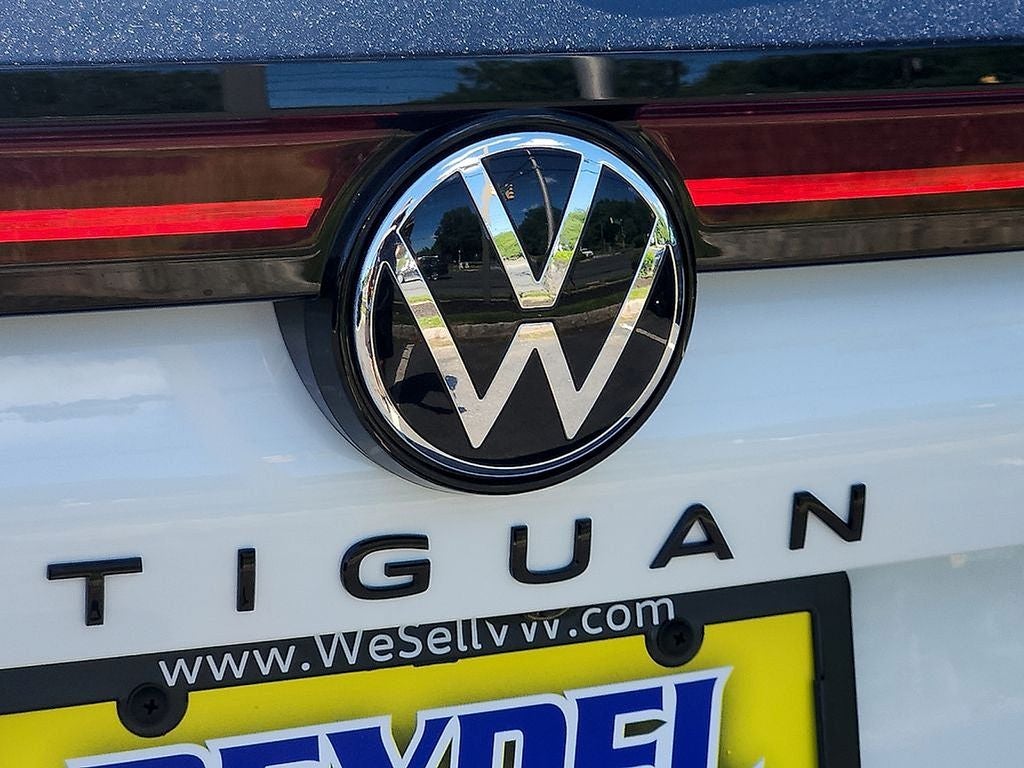 2026 Volkswagen Tiguan 2.0T SE R-Line Black