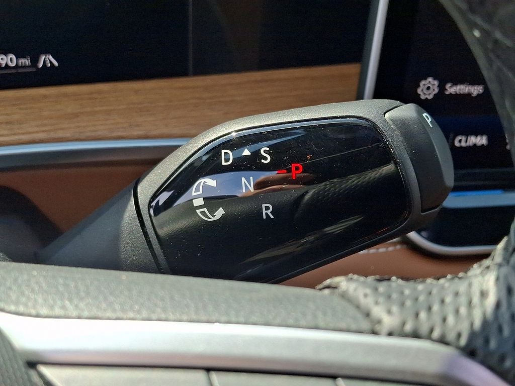 2025 Volkswagen Tiguan 2.0T SEL R-Line