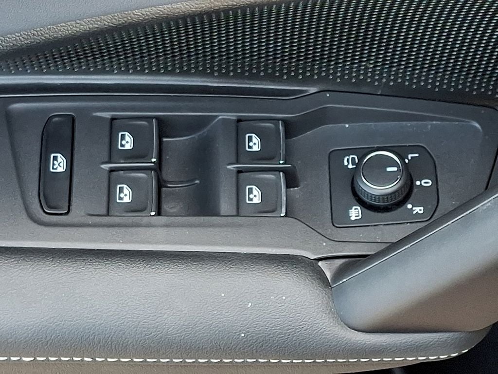 2025 Volkswagen Tiguan 2.0T SEL R-Line