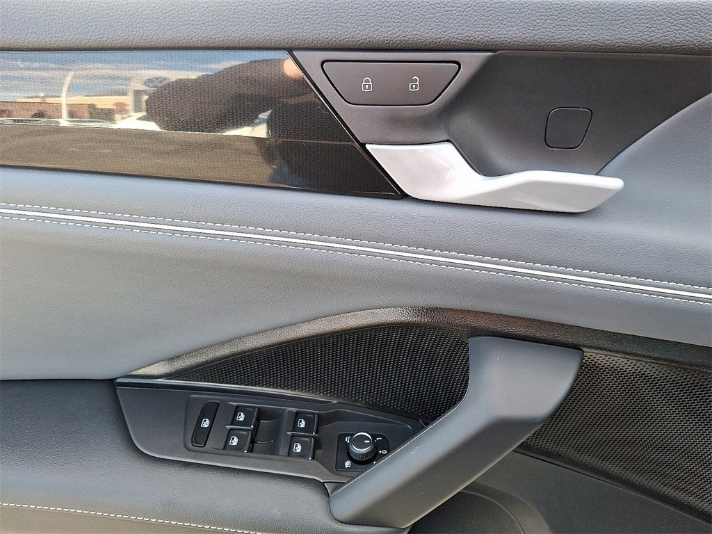 2025 Volkswagen Tiguan 2.0T SEL R-Line