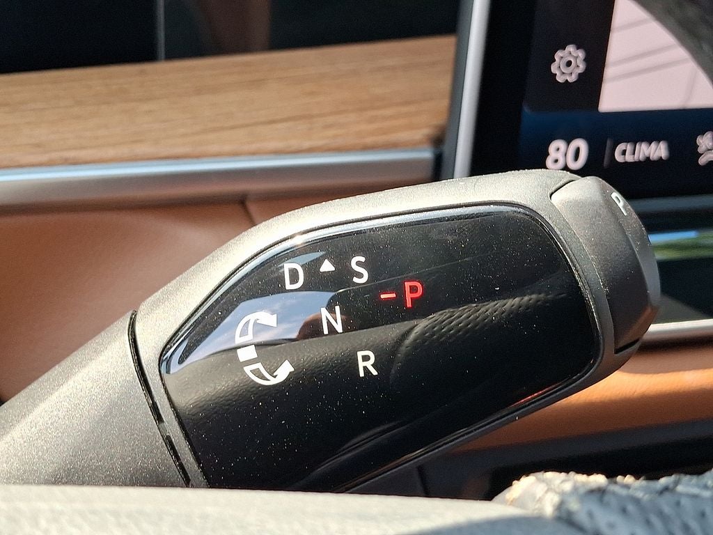 2025 Volkswagen Tiguan 2.0T SEL R-Line