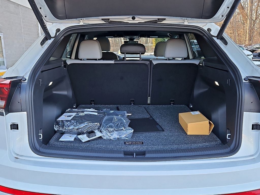 2024 Volkswagen Atlas Cross Sport 2.0T SEL R-Line