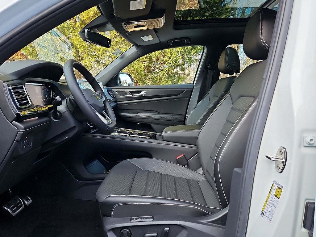 2024 Volkswagen Atlas Cross Sport 2.0T SEL R-Line