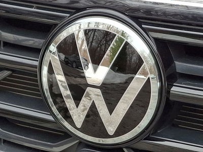 2025 Volkswagen Atlas Cross Sport 2.0T SEL Premium R-Line