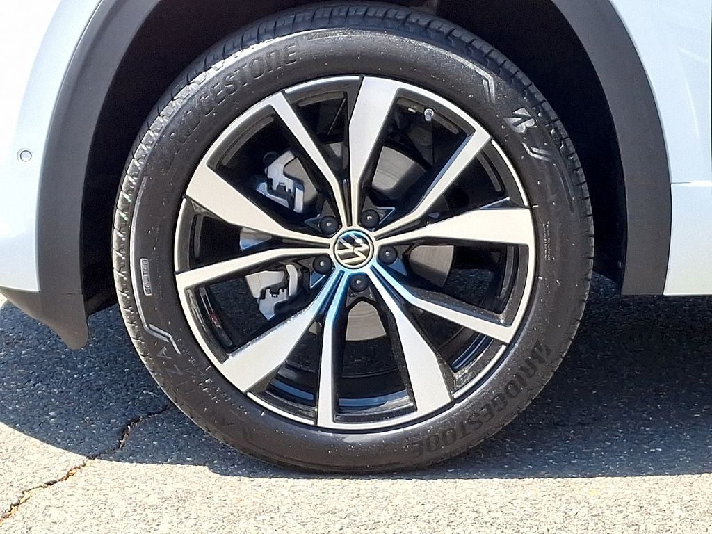 2025 Volkswagen Atlas Cross Sport 2.0T SEL Premium R-Line