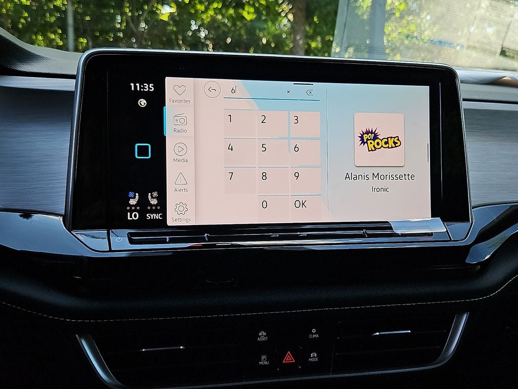 2026 Volkswagen Atlas Cross Sport SE w/Technology