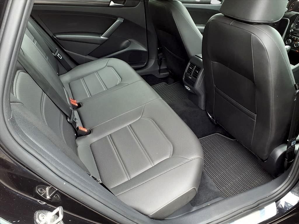 2021 Volkswagen Passat 2.0T R-Line