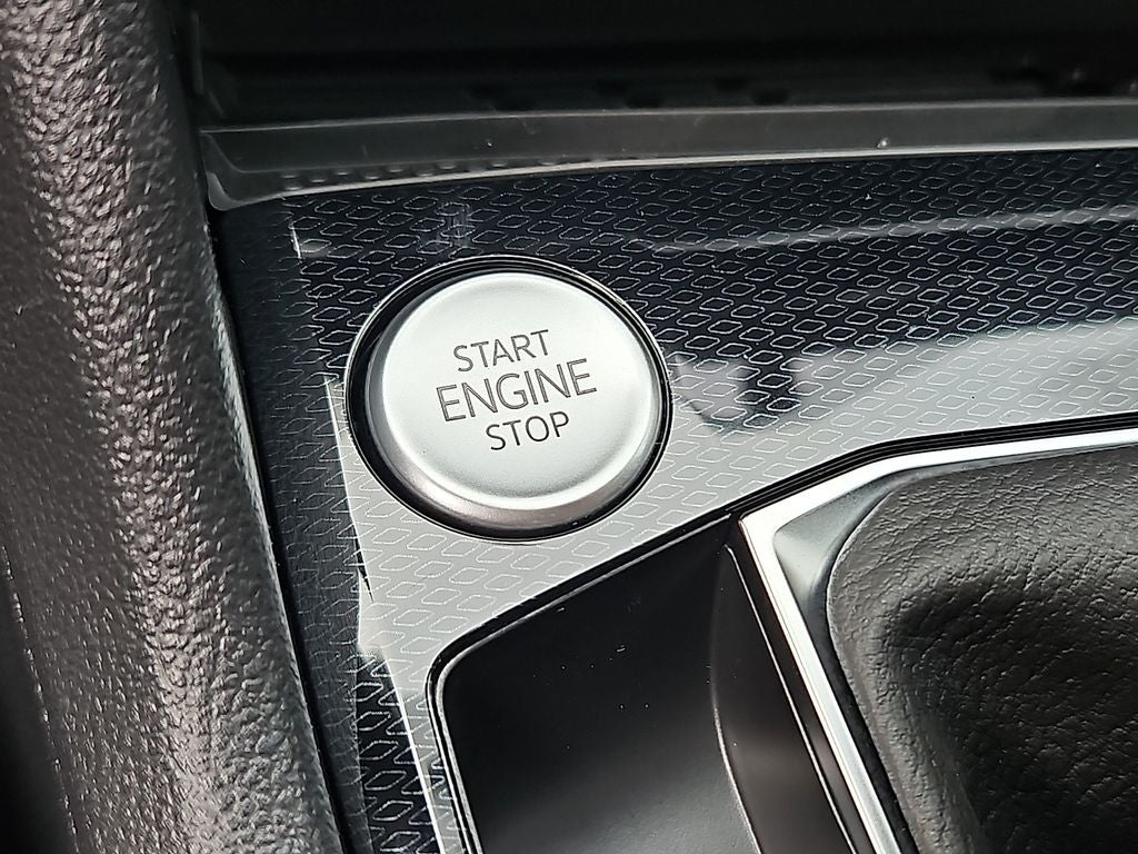 2026 Volkswagen Taos 1.5T SE Black