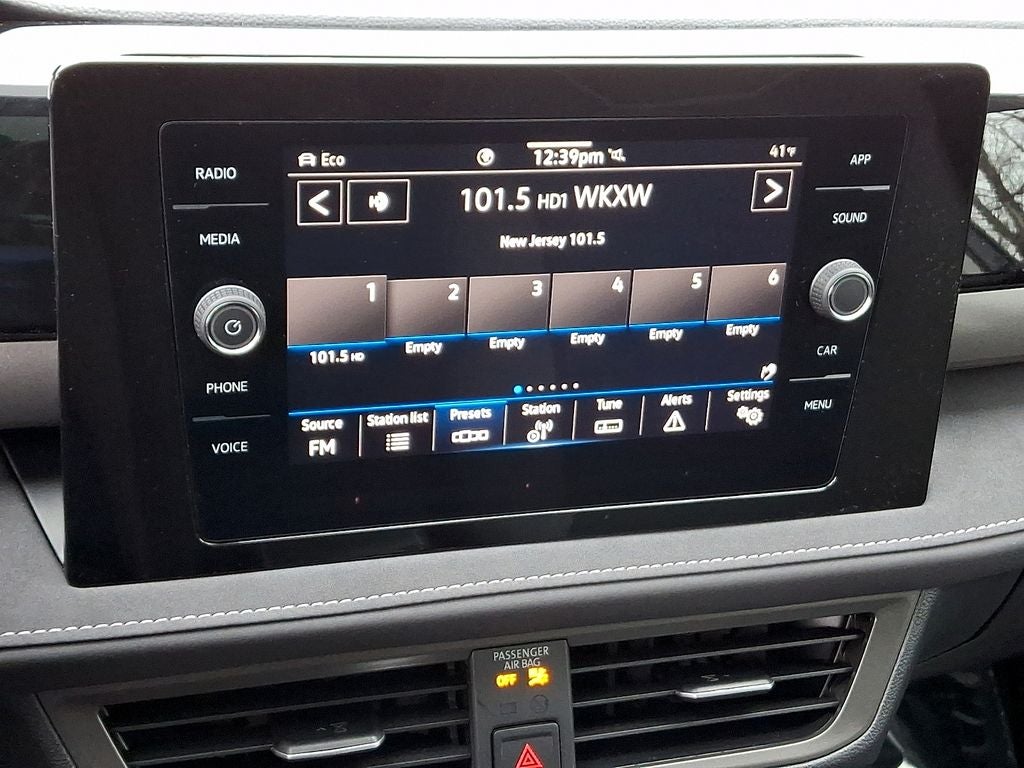 2025 Volkswagen Taos 1.5T SE Black