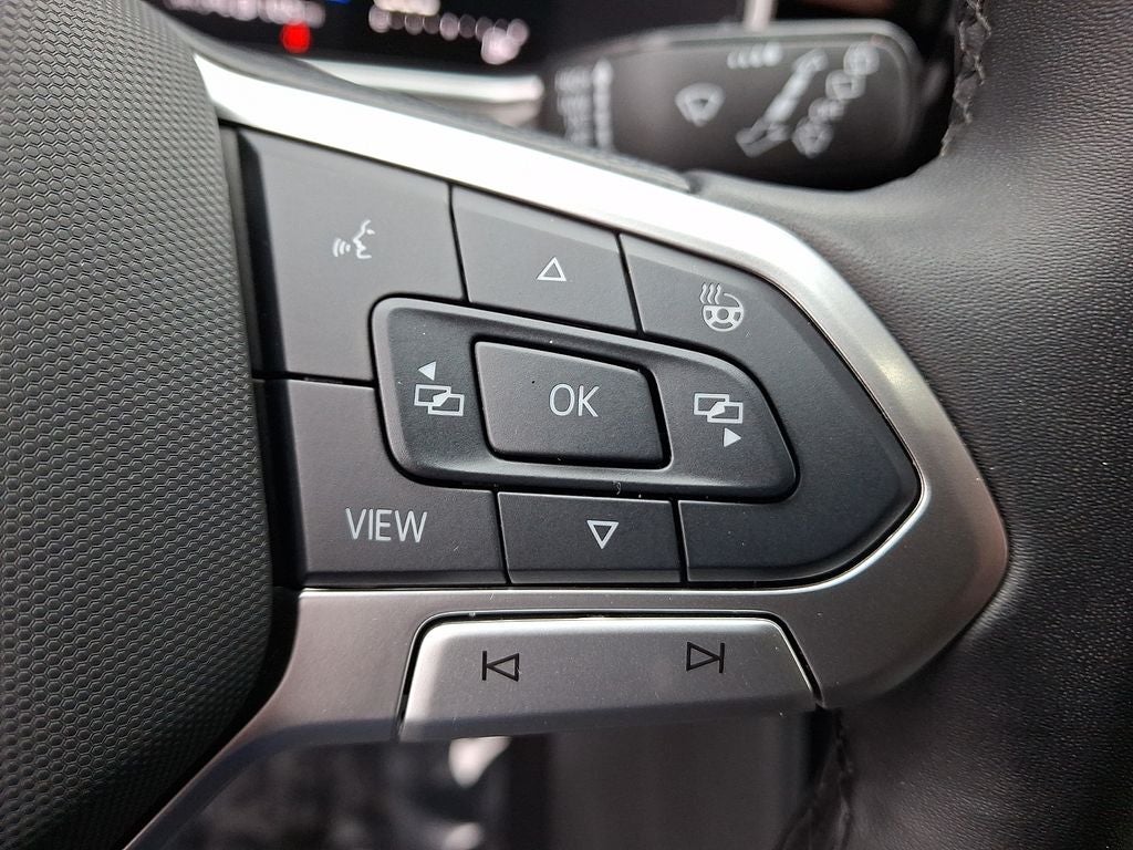 2025 Volkswagen Taos 1.5T SE Black