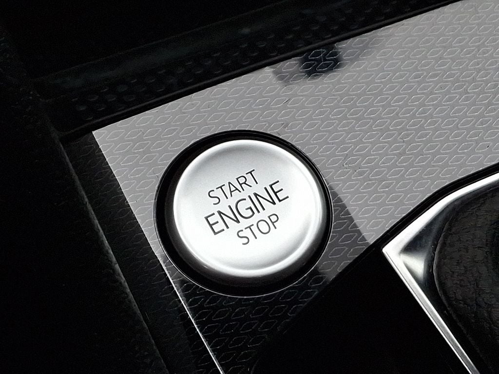 2025 Volkswagen Taos 1.5T SE Black