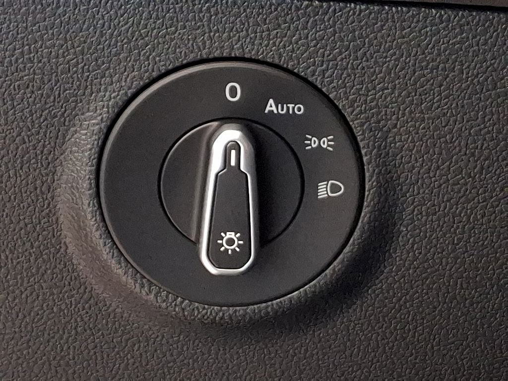 2025 Volkswagen Taos 1.5T SE Black