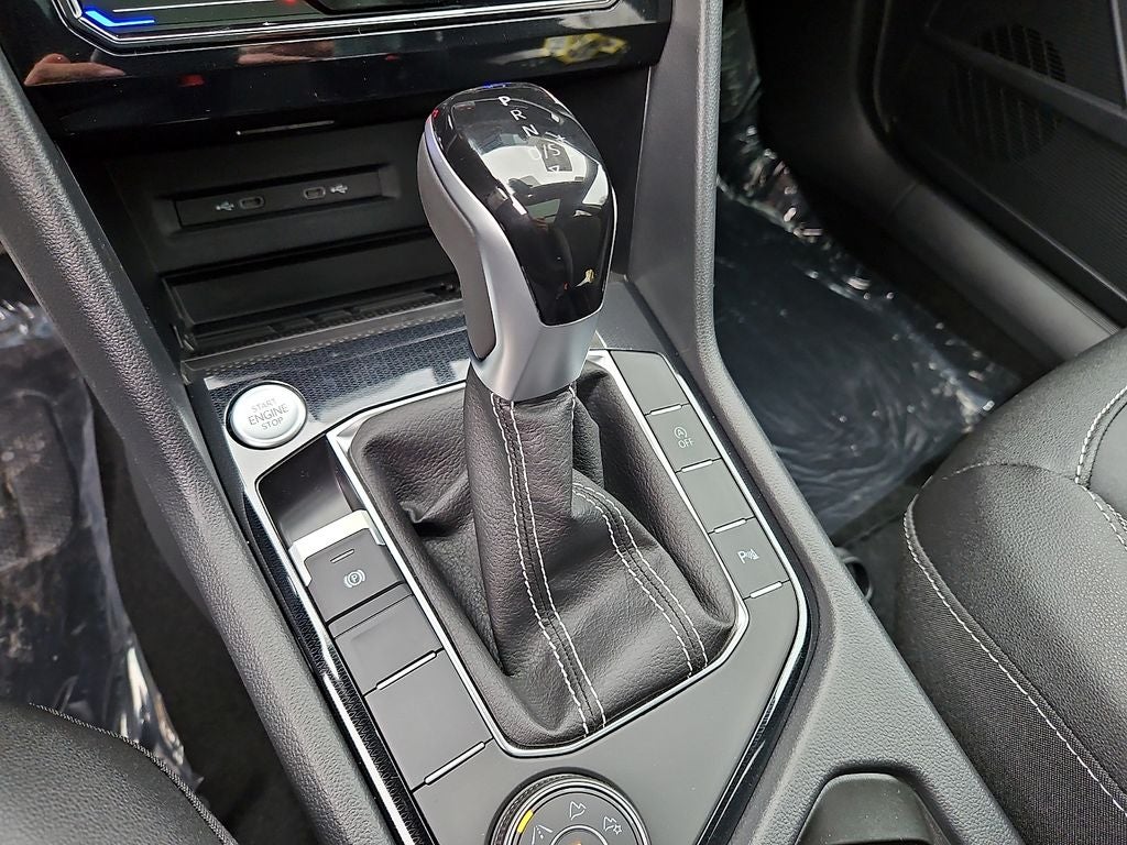 2026 Volkswagen Taos 1.5T SE Black