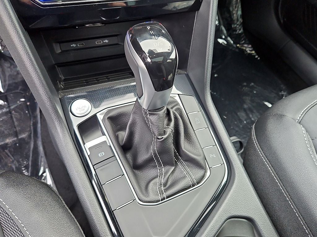 2026 Volkswagen Taos 1.5T SE Black