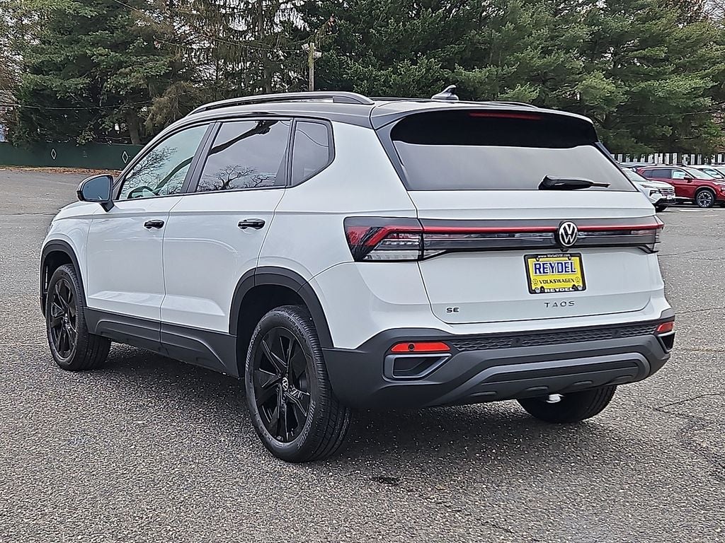 2026 Volkswagen Taos 1.5T SE Black