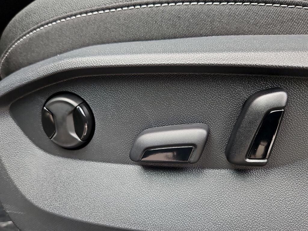 2026 Volkswagen Taos 1.5T SE Black