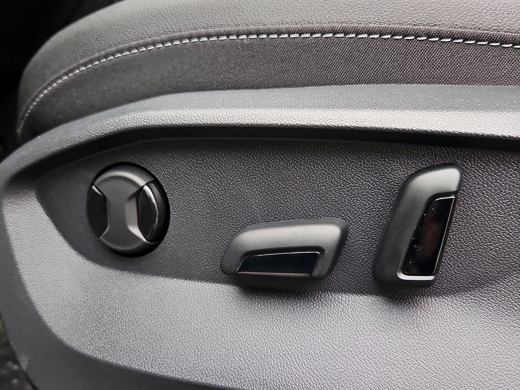 2026 Volkswagen Taos 1.5T SE Black