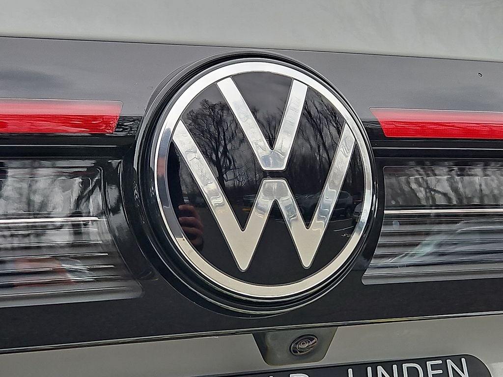 2026 Volkswagen Taos 1.5T SE Black