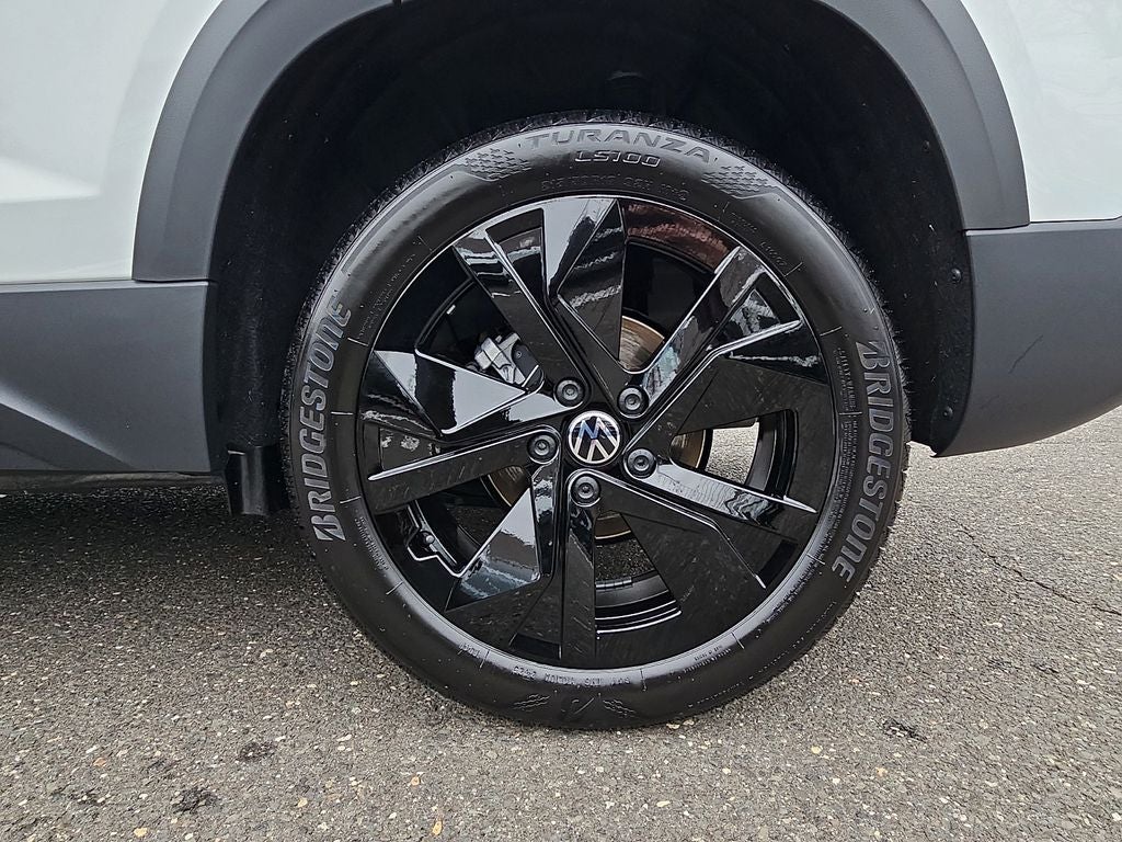 2026 Volkswagen Taos 1.5T SE Black