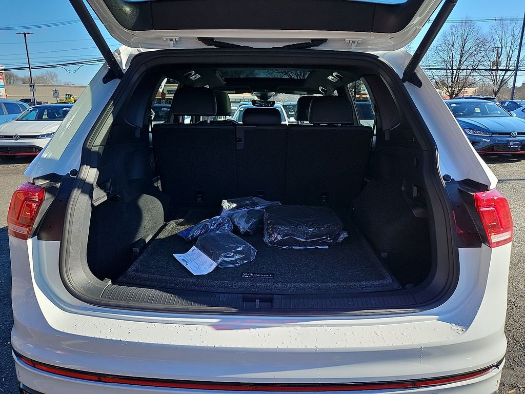 2022 Volkswagen Tiguan 2.0T SE R-Line Black