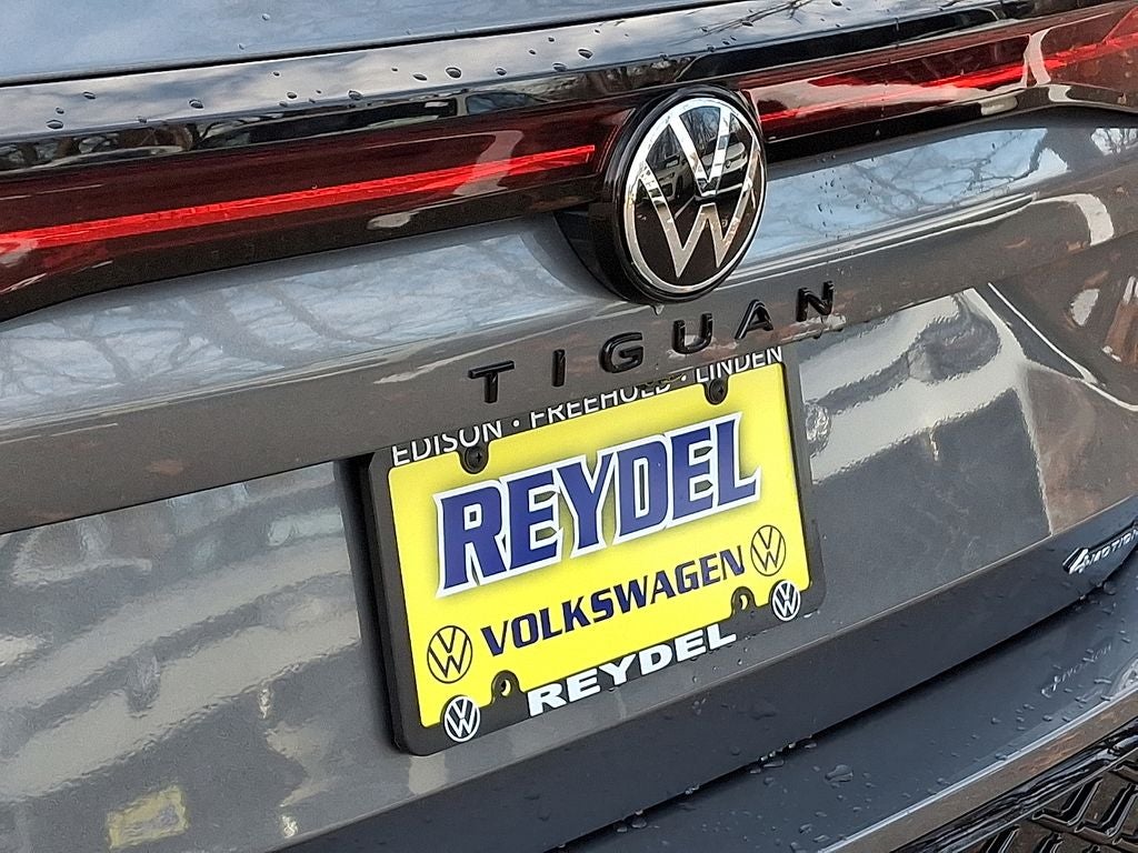 2026 Volkswagen Tiguan 2.0T SE R-Line Black