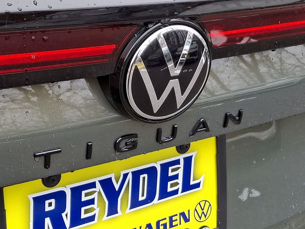 2026 Volkswagen Tiguan 2.0T SE R-Line Black