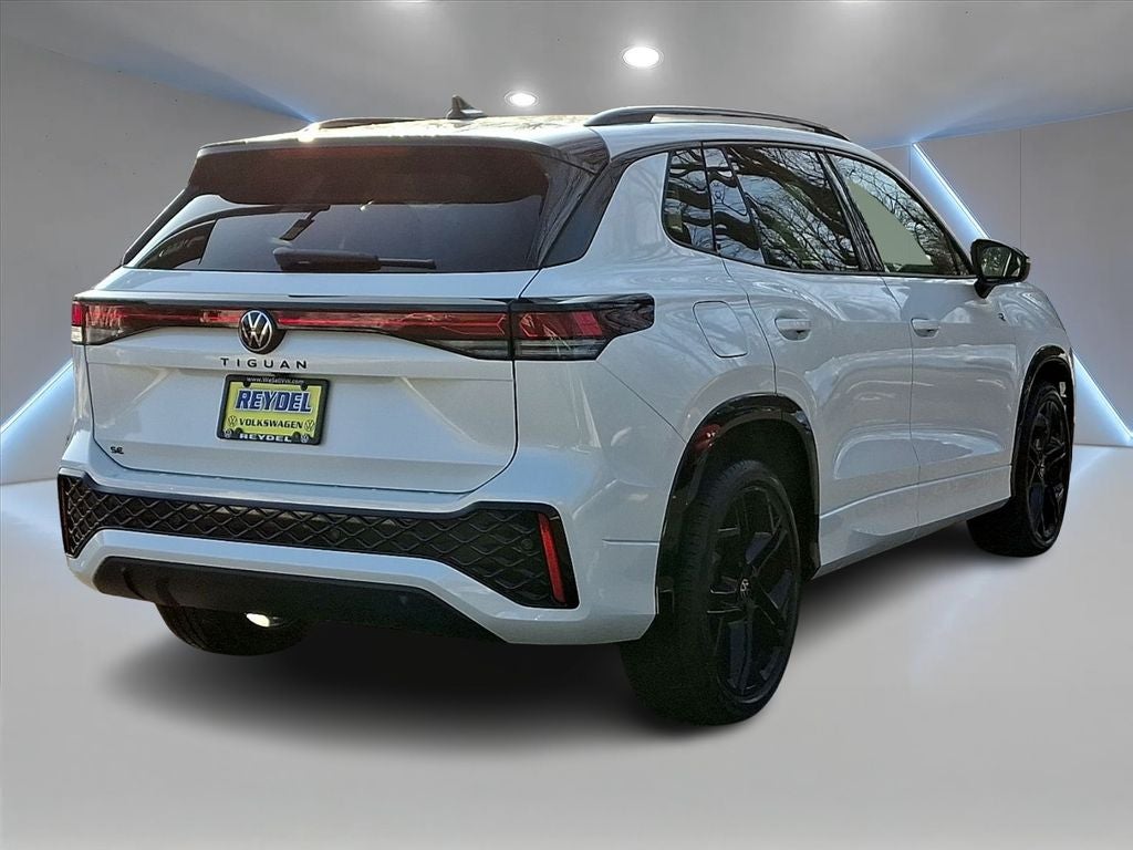 2026 Volkswagen Tiguan 2.0T SE R-Line Black