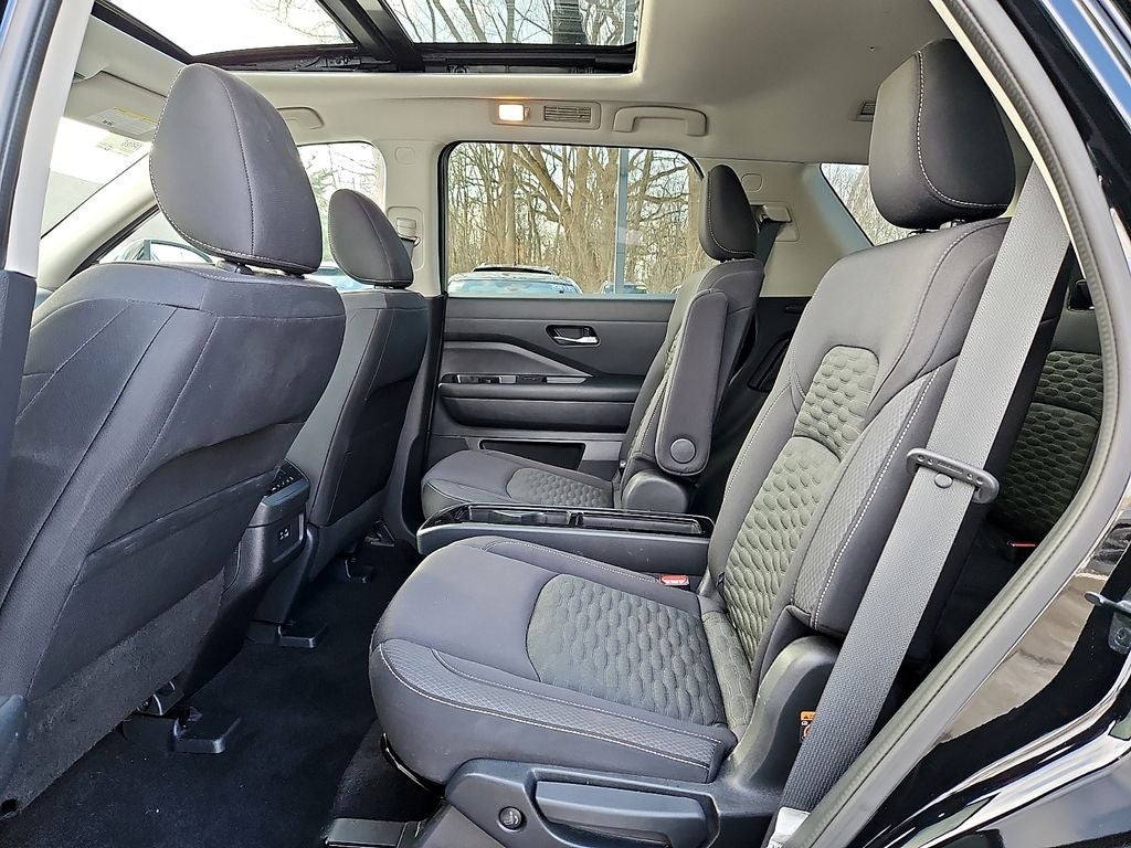 2022 Nissan Pathfinder SV