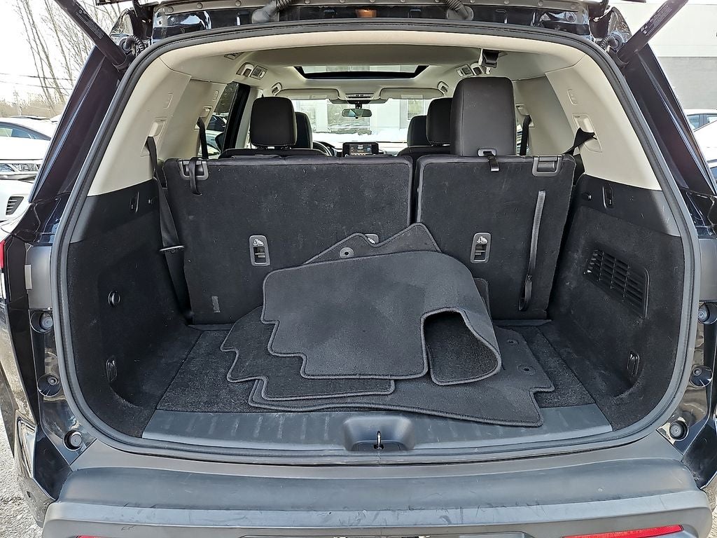 2022 Nissan Pathfinder SV