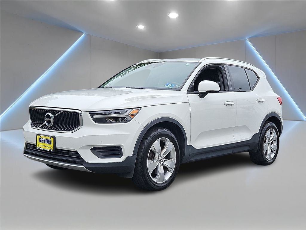 2020 Volvo XC40 Momentum