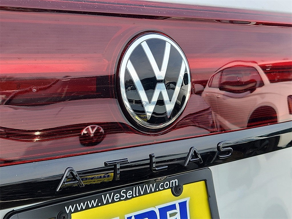 2026 Volkswagen Atlas Cross Sport 2.0T SEL R-Line Black