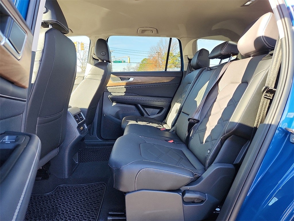 2025 Volkswagen Atlas 2.0T SE