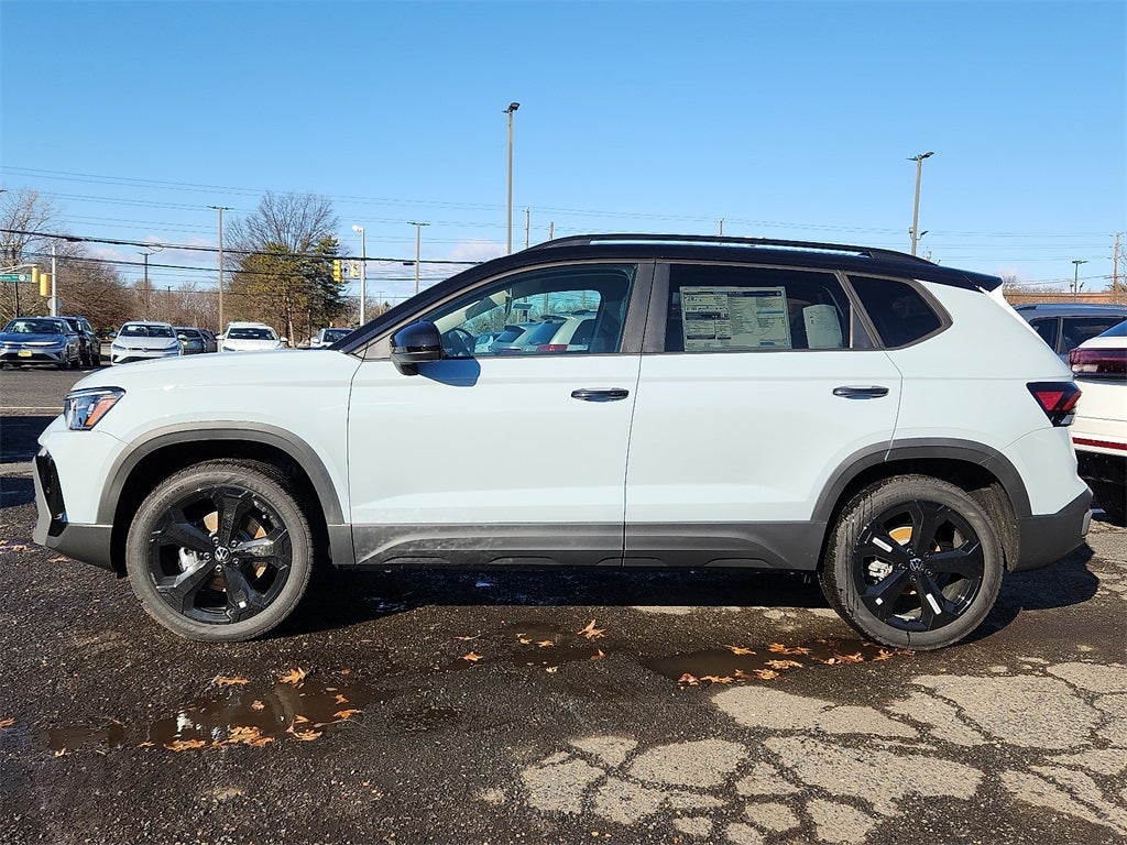 2026 Volkswagen Taos 1.5T SE Black