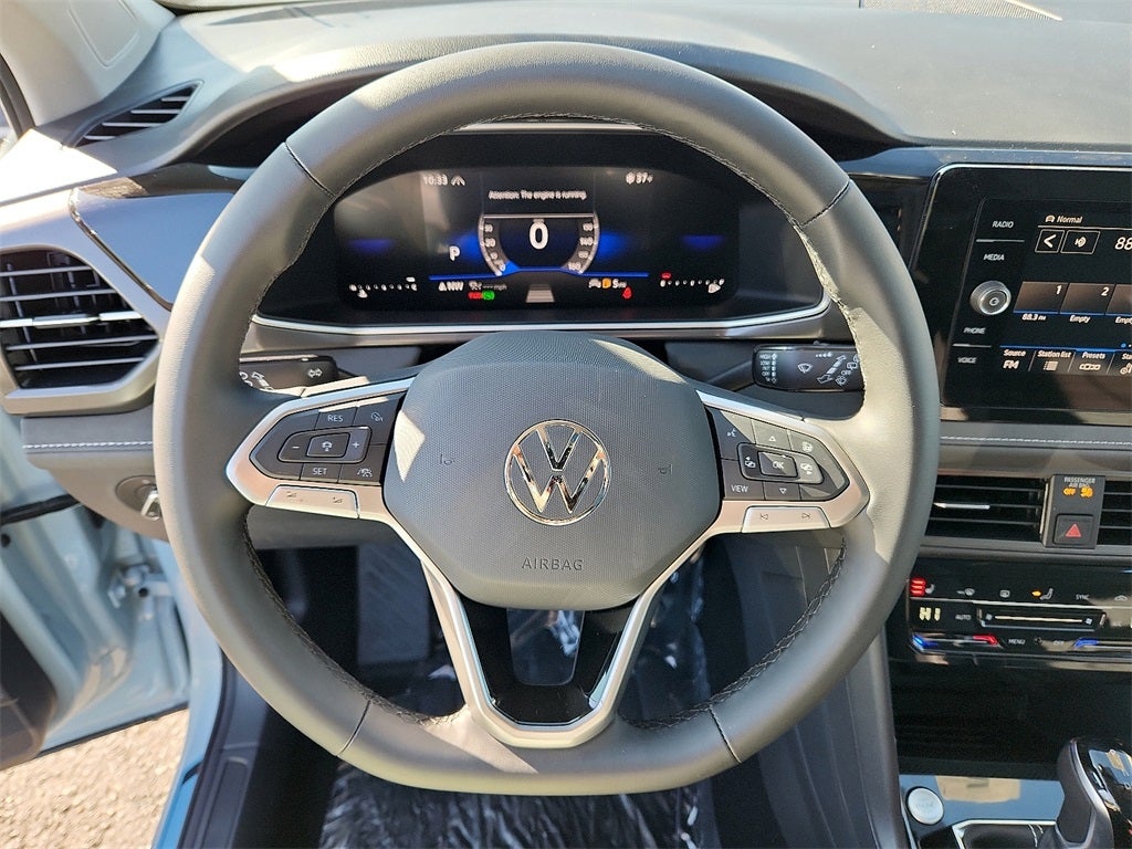 2026 Volkswagen Taos 1.5T SE Black