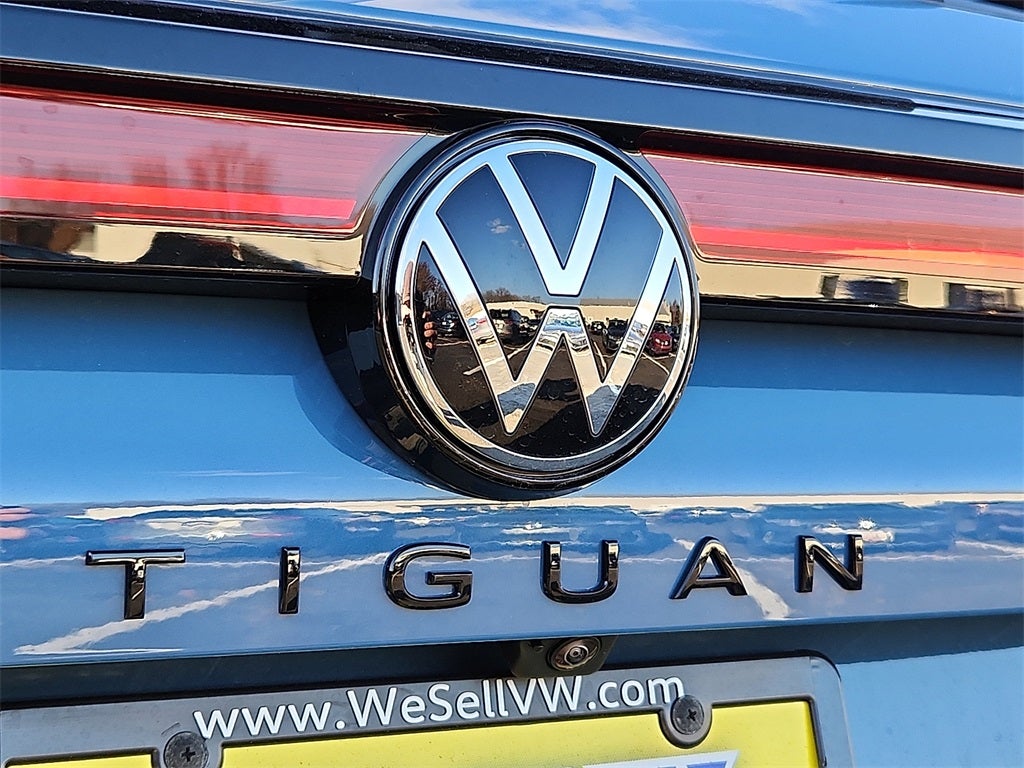 2026 Volkswagen Tiguan 2.0T SE R-Line Black