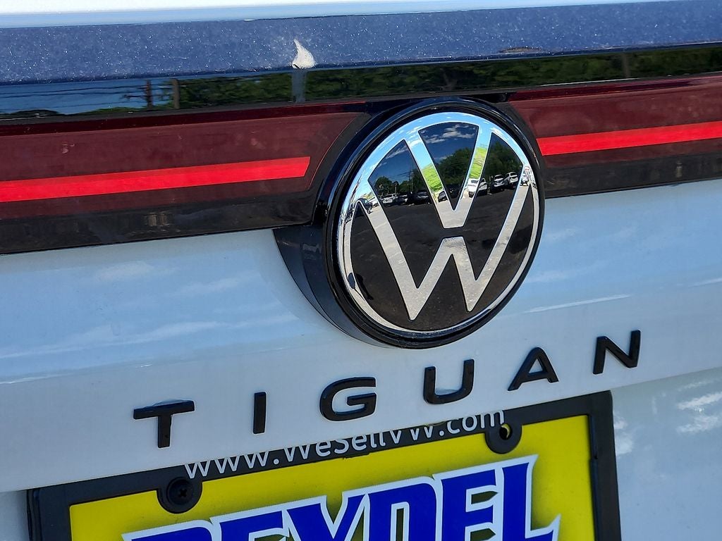2026 Volkswagen Tiguan 2.0T SE R-Line Black