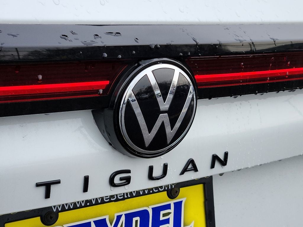 2026 Volkswagen Tiguan 2.0T SE R-Line Black