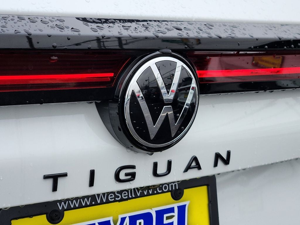 2026 Volkswagen Tiguan 2.0T SE R-Line Black