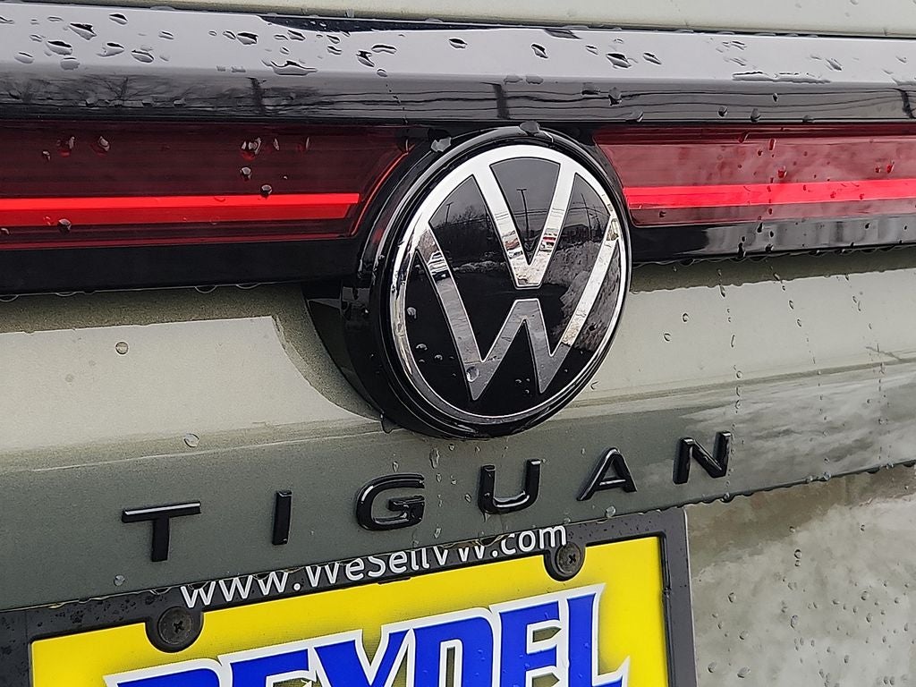 2026 Volkswagen Tiguan 2.0T SE R-Line Black