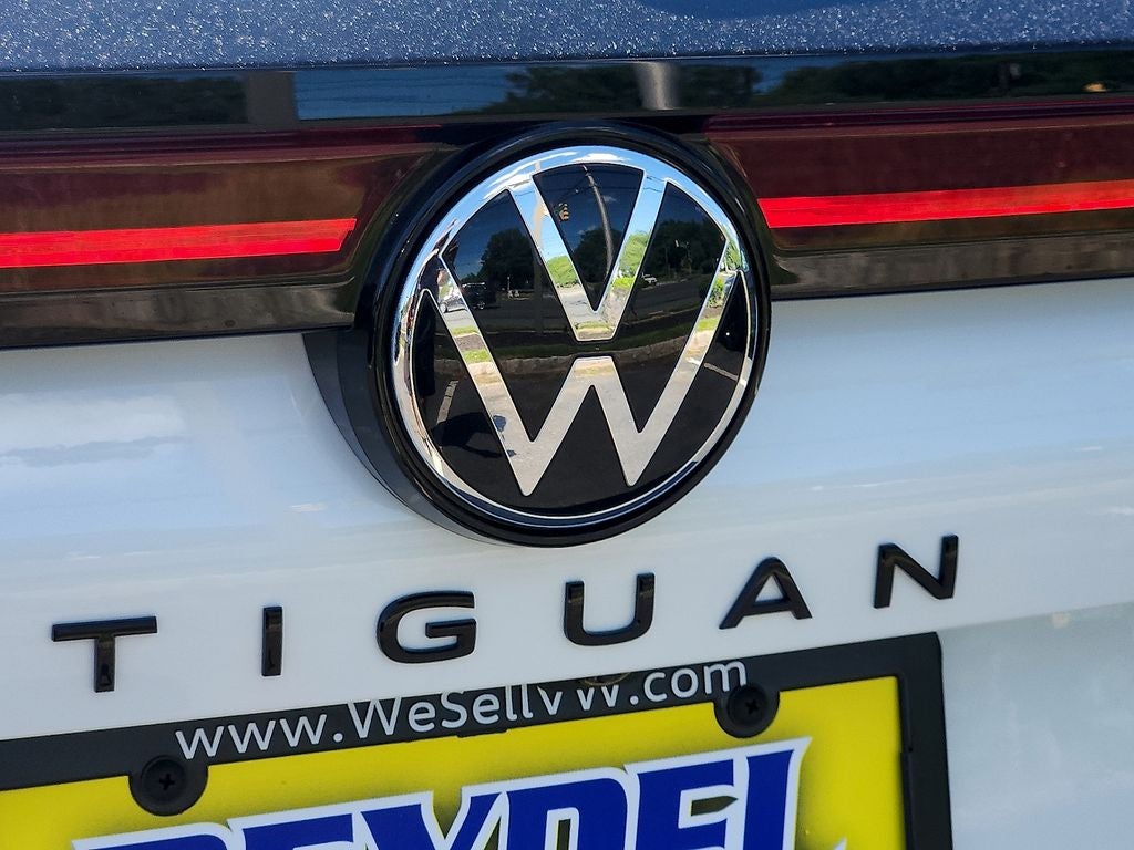 2026 Volkswagen Tiguan 2.0T SE R-Line Black